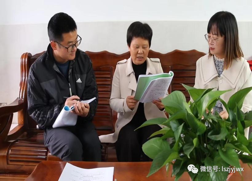 全国模范教师、四川省优秀教师 张明书