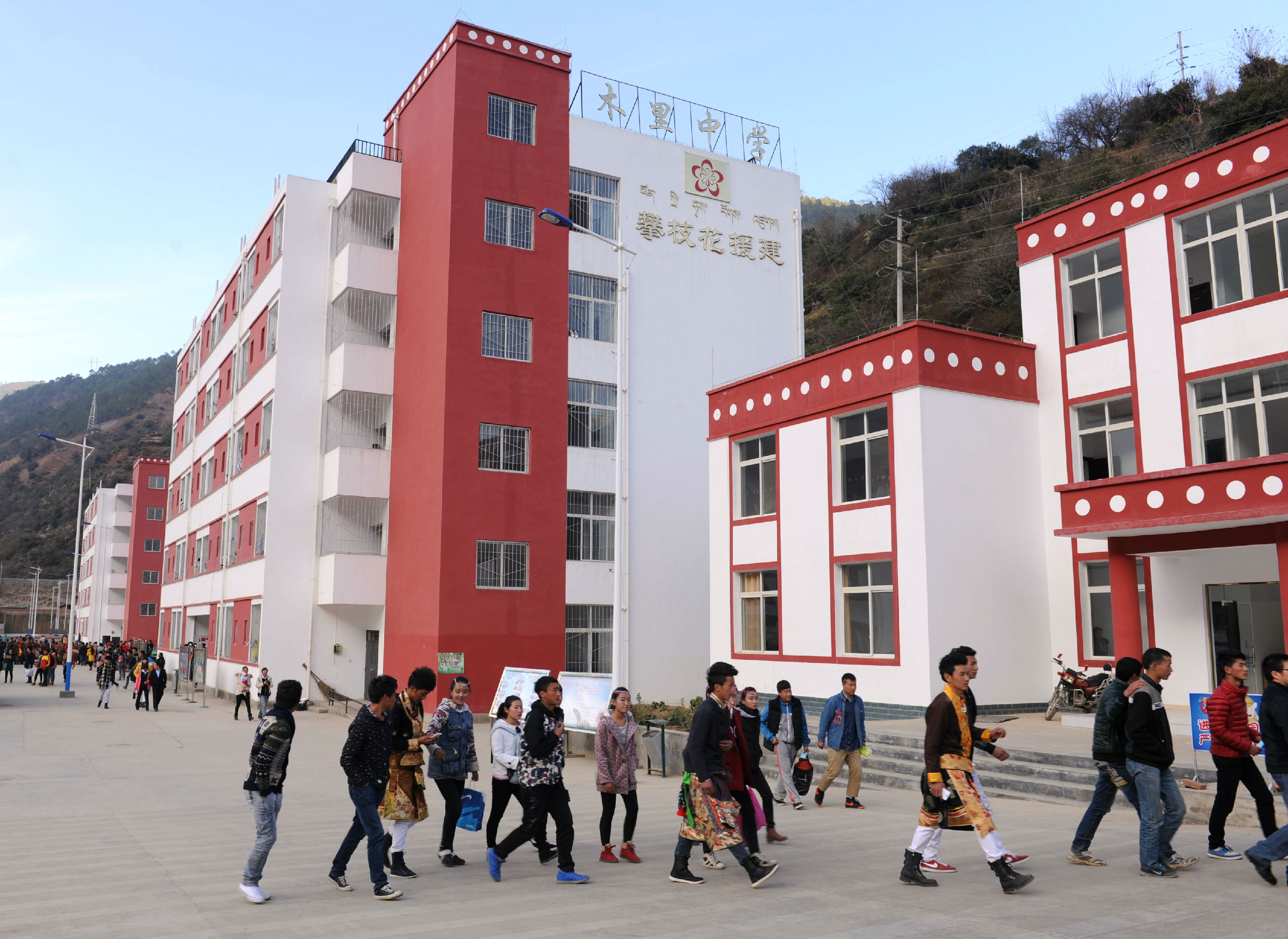 教育事业蓬勃发展 马楠.jpg
